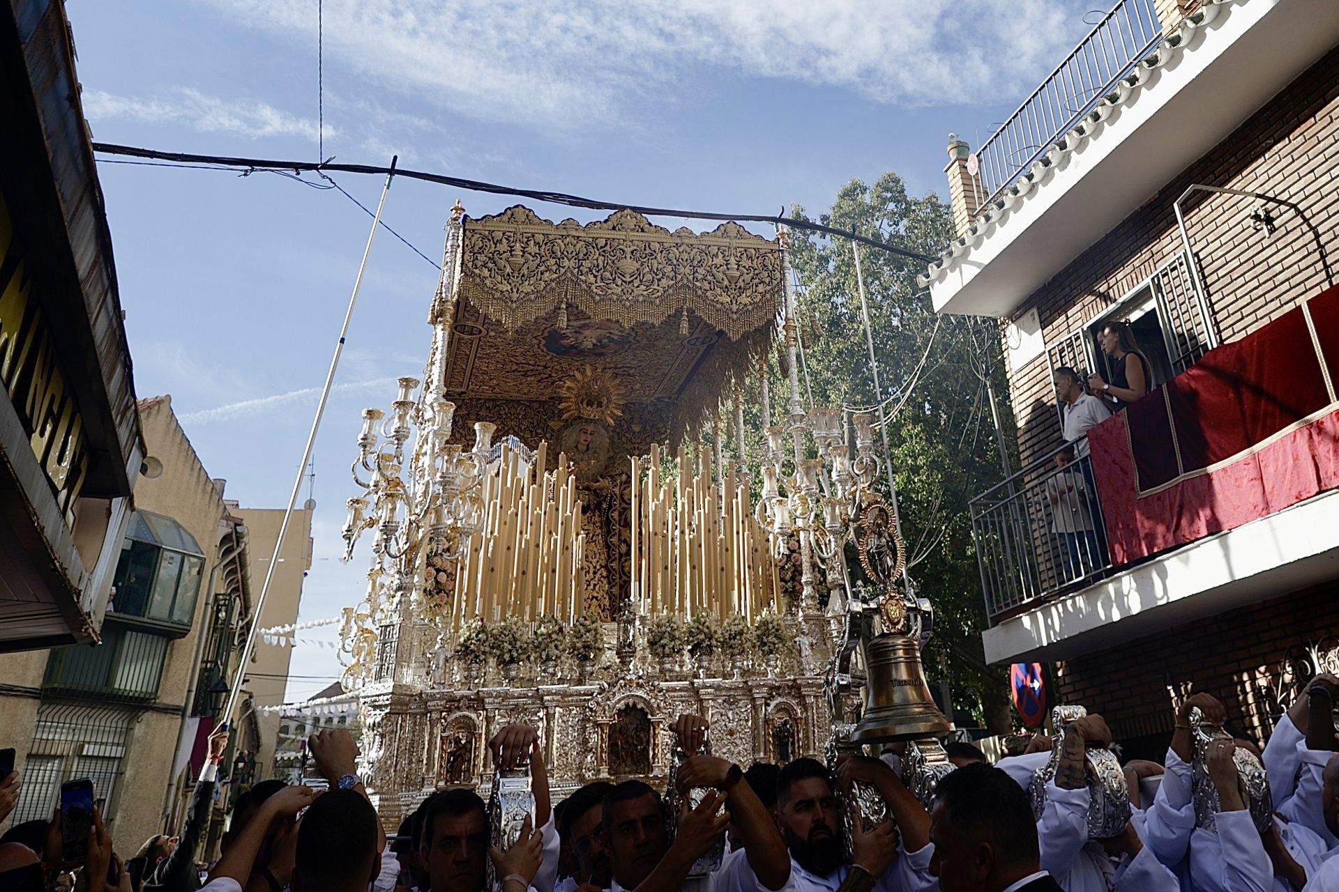 Tausende Zuschauer bei der Prozession der Virgen de la Trinidad in Málaga