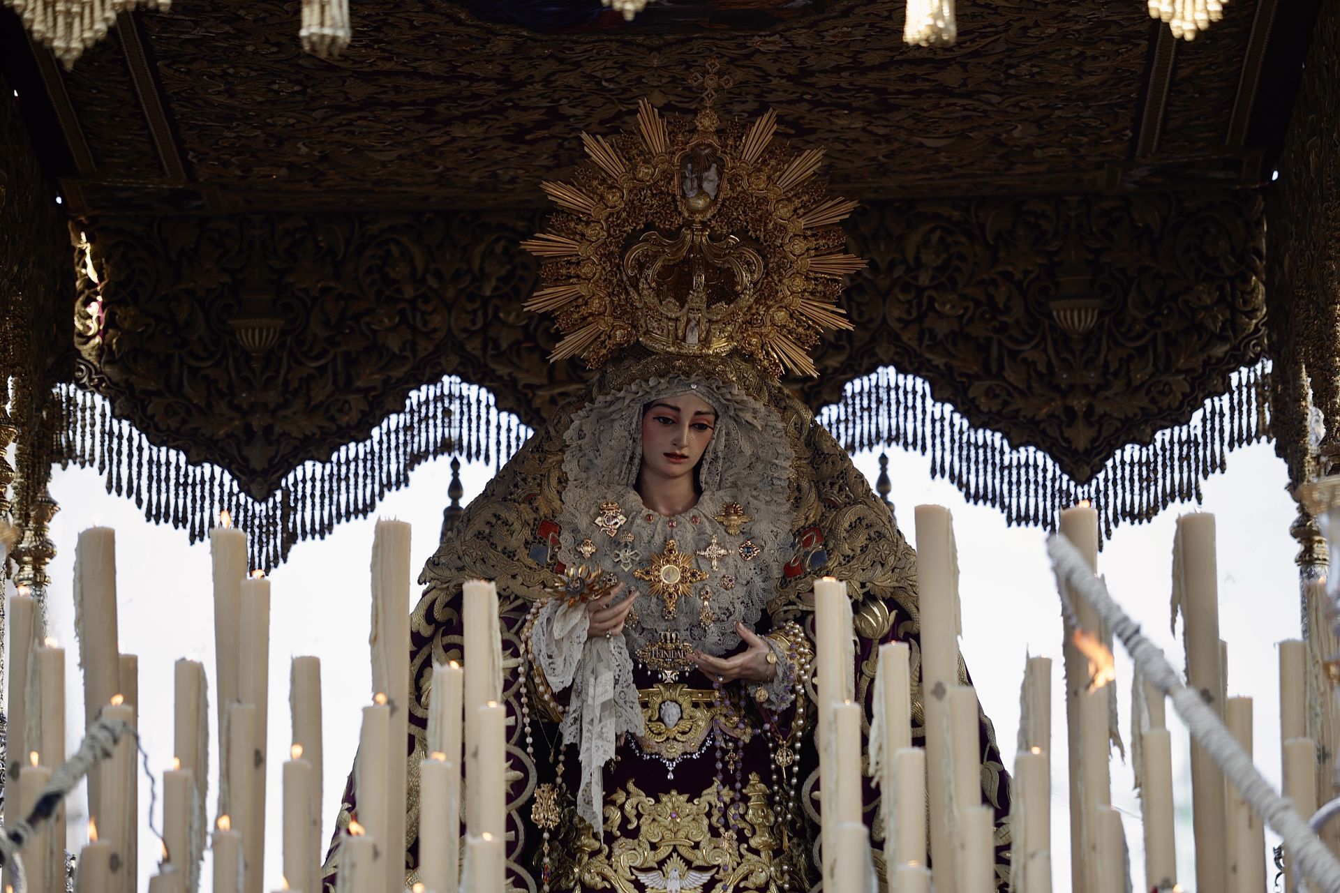 Tausende Zuschauer bei der Prozession der Virgen de la Trinidad in Málaga