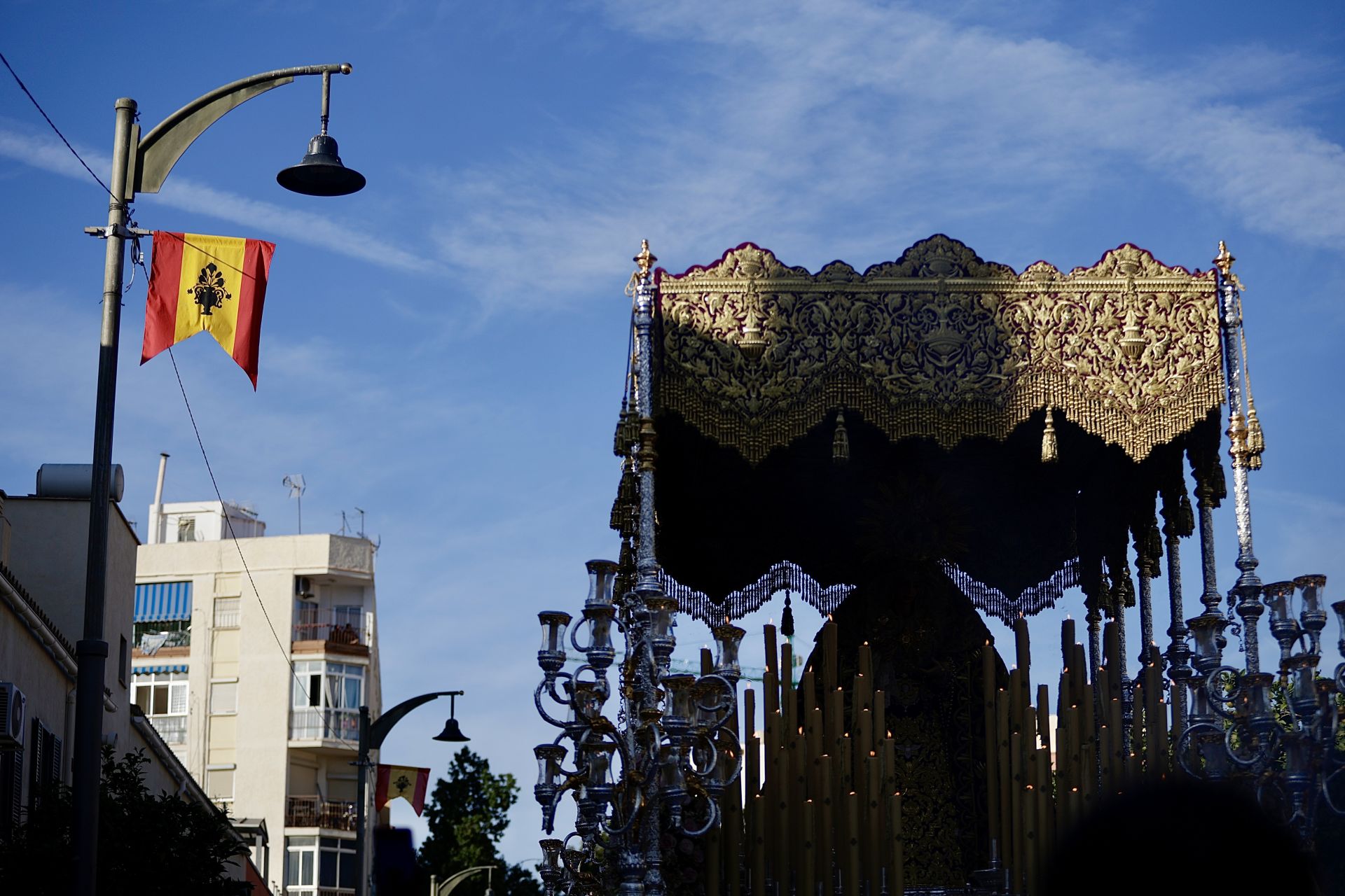 Tausende Zuschauer bei der Prozession der Virgen de la Trinidad in Málaga