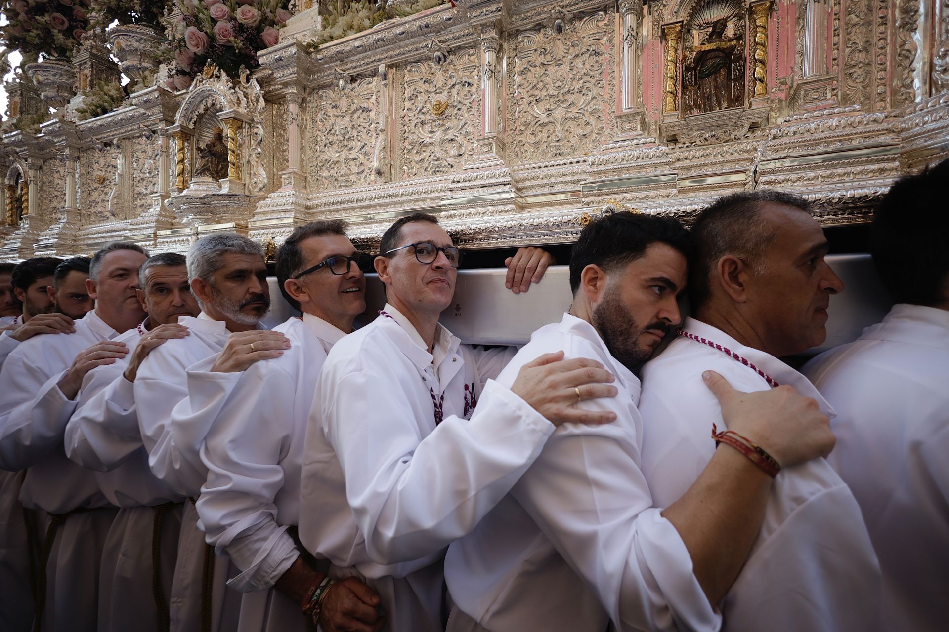 Tausende Zuschauer bei der Prozession der Virgen de la Trinidad in Málaga