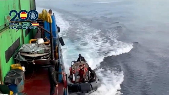 Spektakulärer Schlag gegen die Drogenmafia: 6,5 Tonnen Kokain auf Frachter im Atlantik sichergestellt