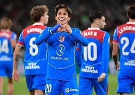 Giuliano Simeone freut sich über sein Tor.