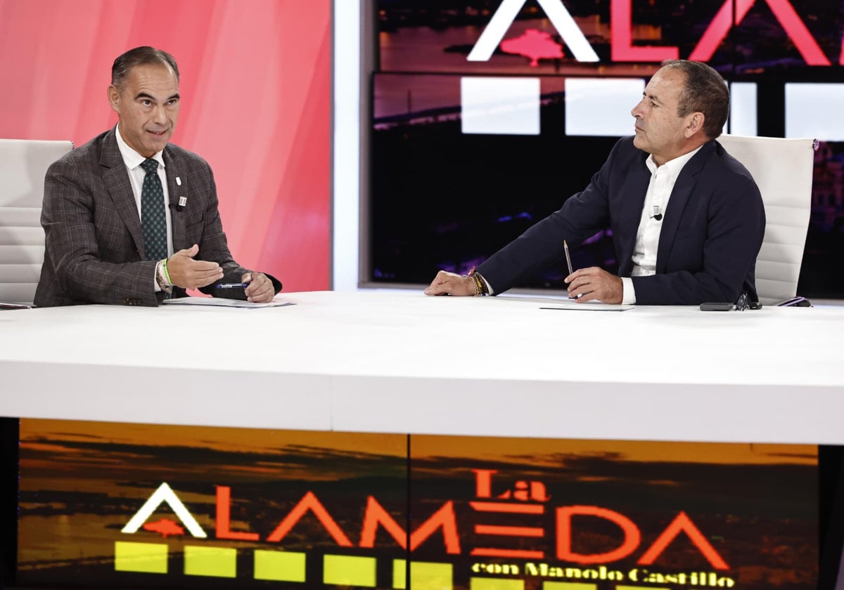 Juan Antonio Lara, Bürgermeister von Benalmádena, und Manolo Castillo..