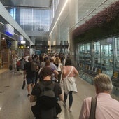 Warteschlangen bei den Grenzkontrollen am Flughafen Málaga (Archivbild).