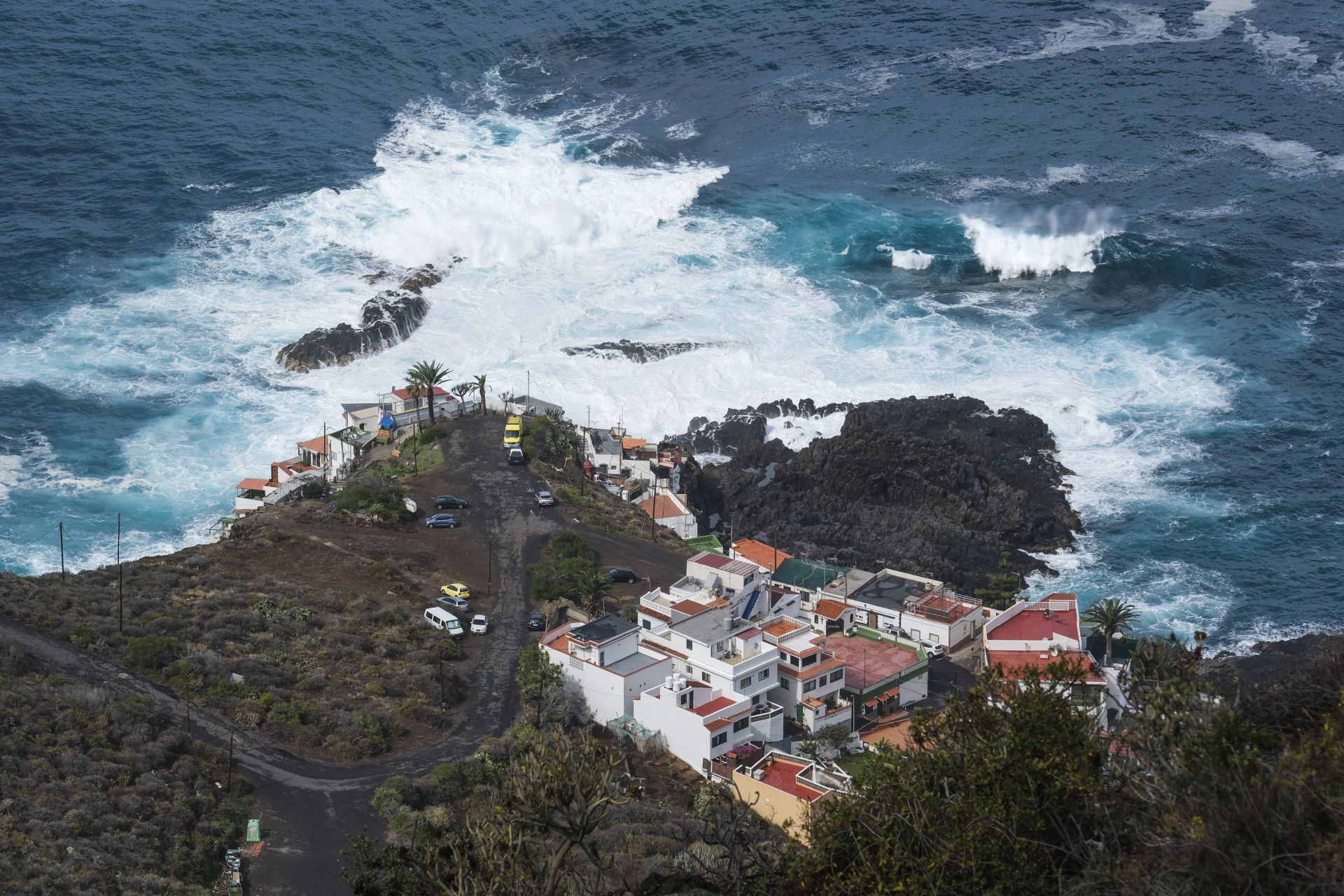Imagen principal - Riesenwellen, Rettungseinsatz, gesperrte Strände