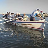 Die Jabegotes de la Bahía, die ihr restauriertes Boot vorstellten.