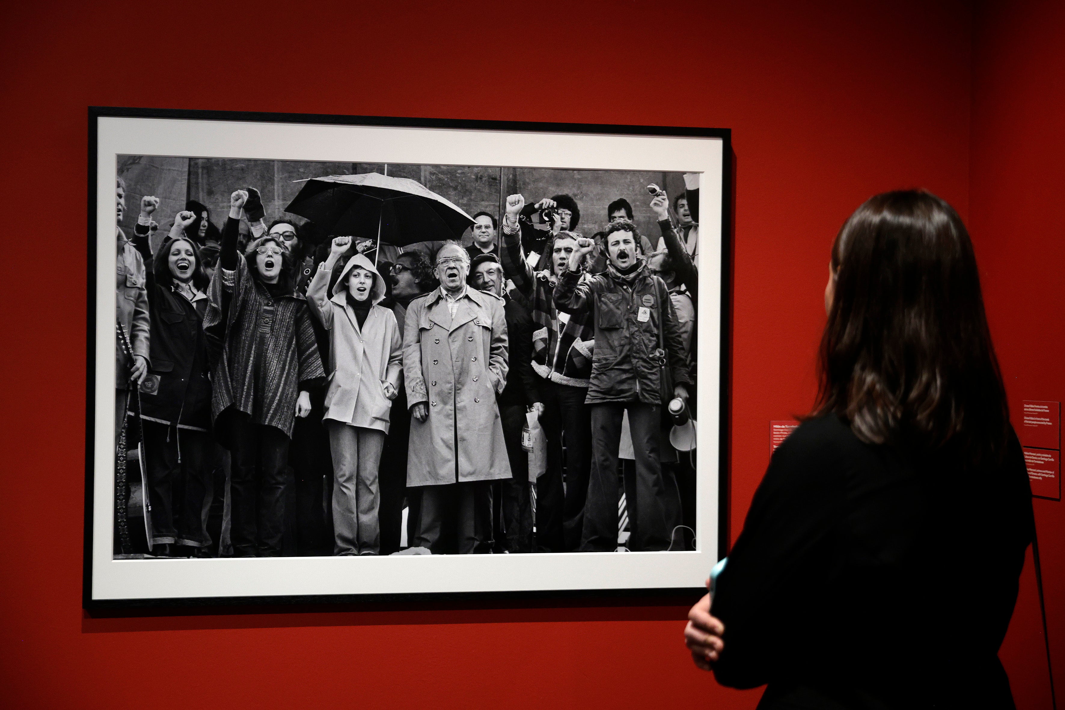 Fotoreporterin Marisa Flórez weiht neue Räumlichkeiten ein