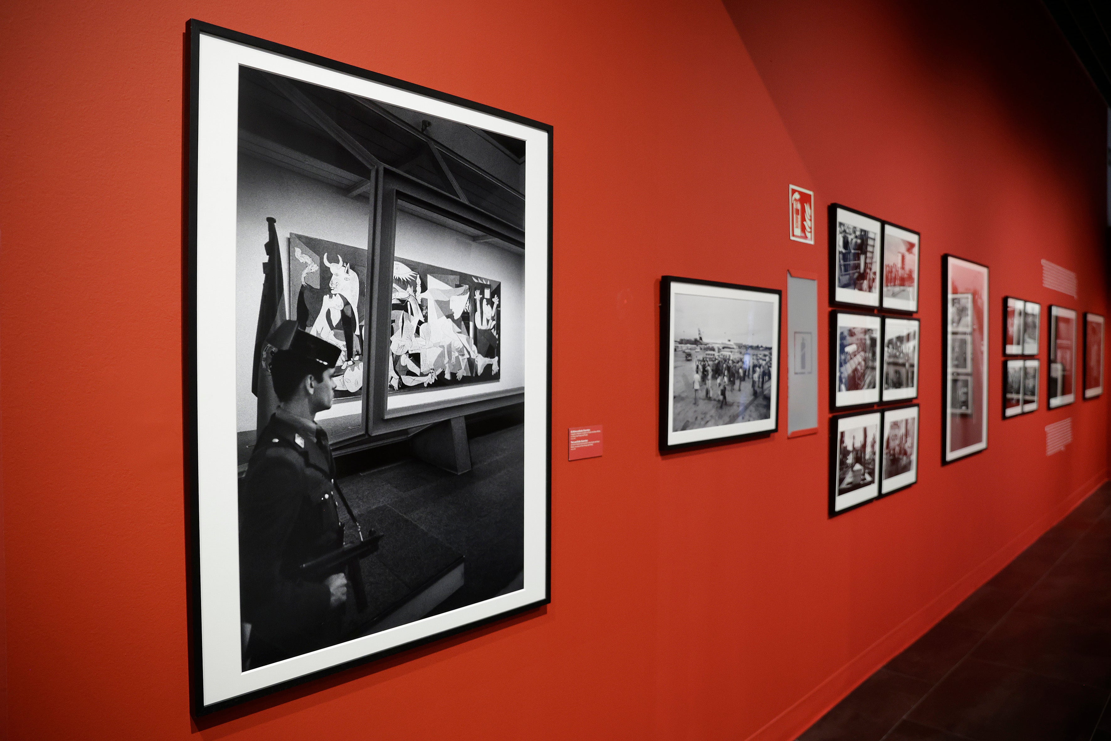 Fotoreporterin Marisa Flórez weiht neue Räumlichkeiten ein