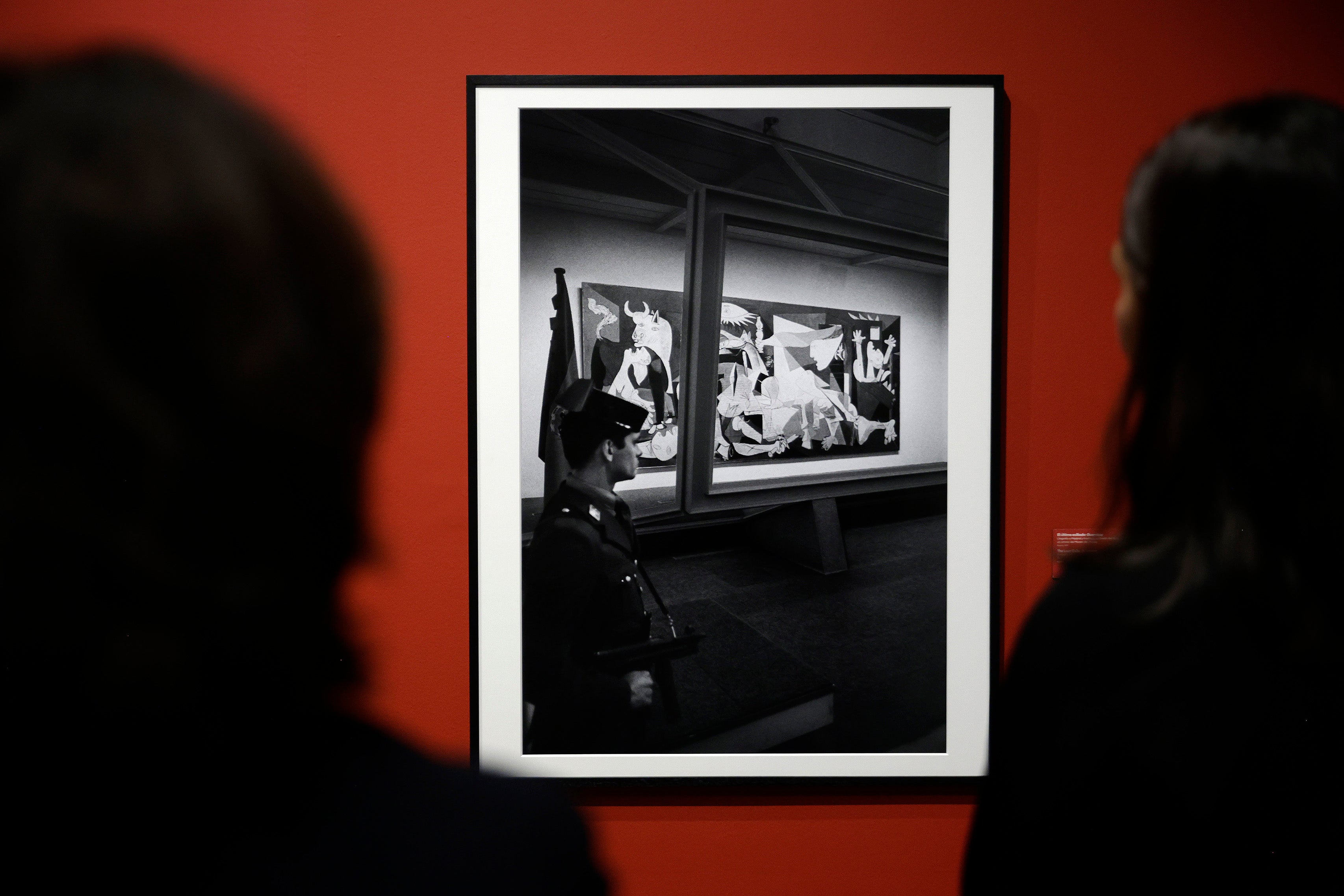 Fotoreporterin Marisa Flórez weiht neue Räumlichkeiten ein