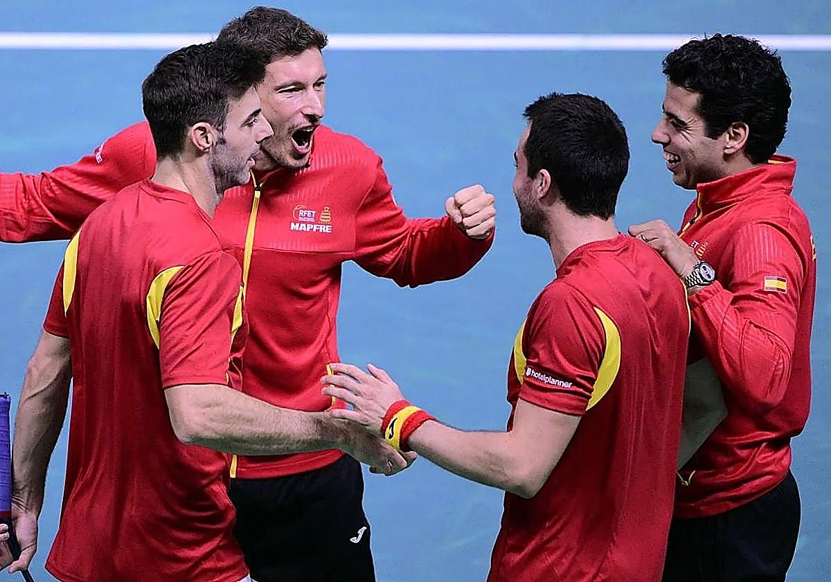 Die spanischen Spieler beim Feiern ihres Sieges gegen die Tschechische Republik.