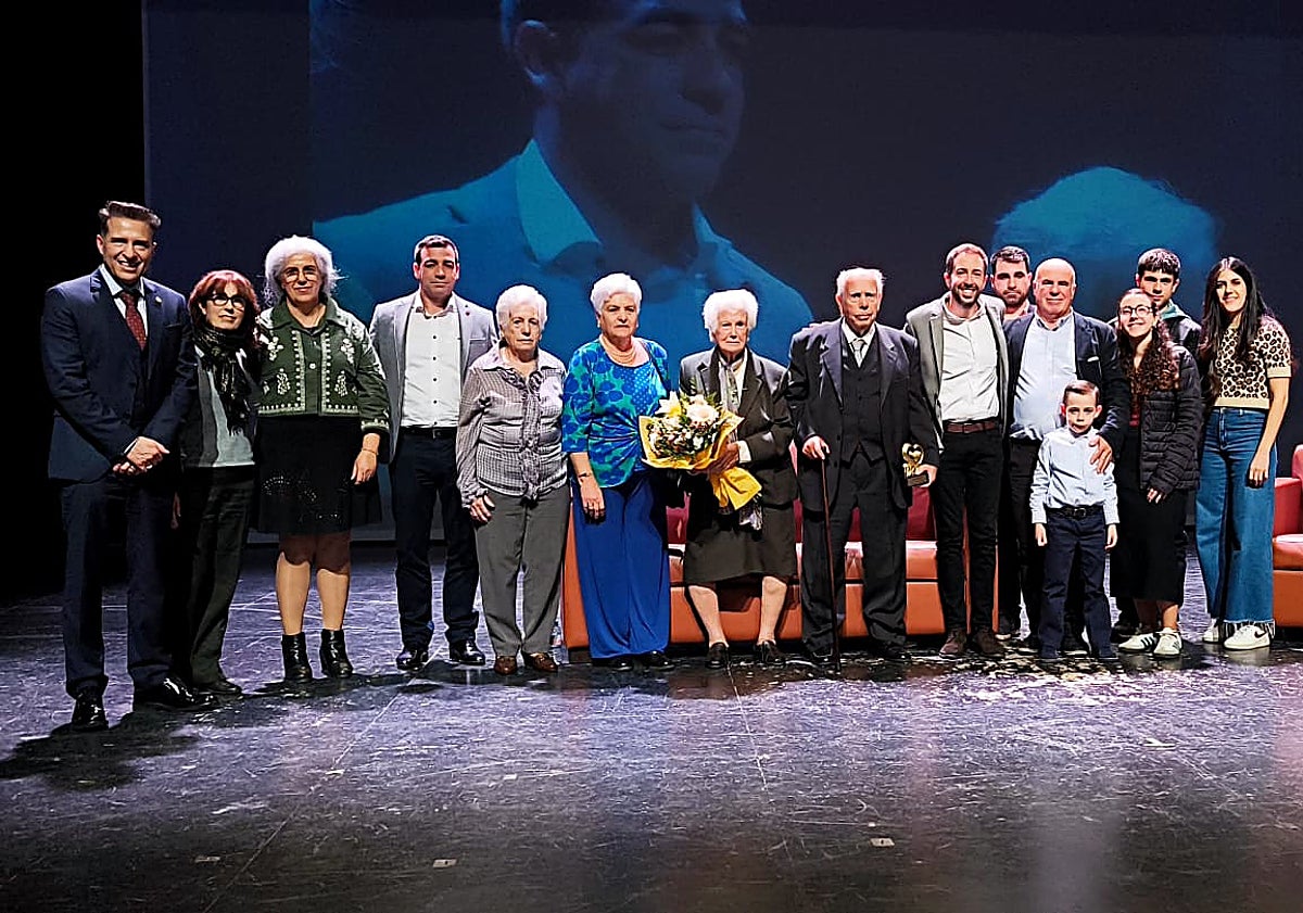 Imagen principal - Hommage an die über 90-Jährigen von Torrox in einer bewegenden und emotionalen Gala