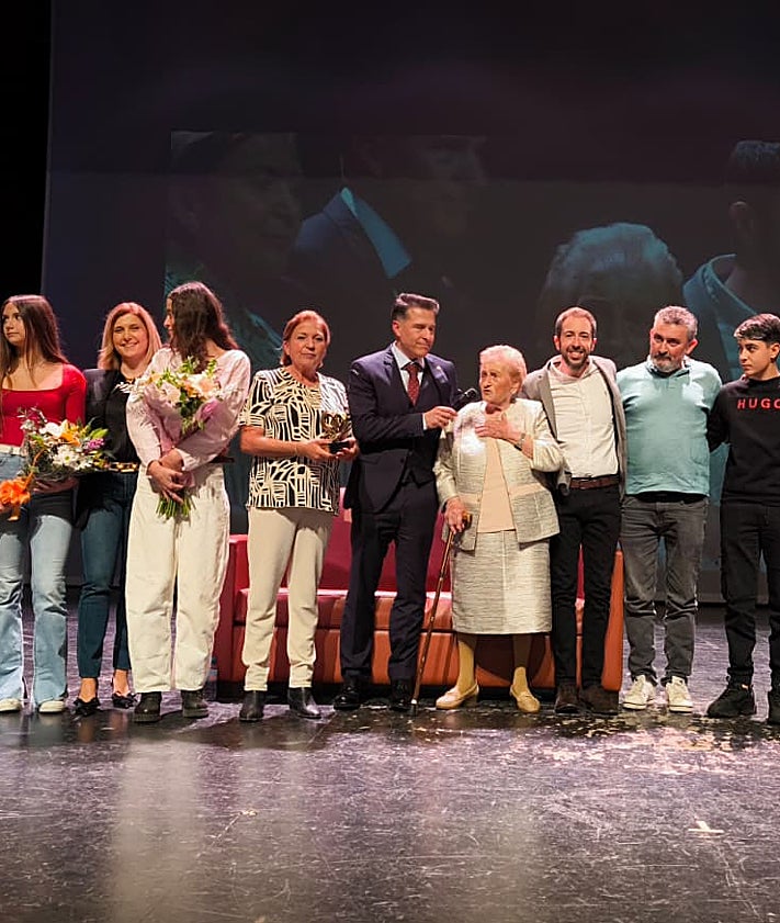 Imagen secundaria 2 - Hommage an die über 90-Jährigen von Torrox in einer bewegenden und emotionalen Gala