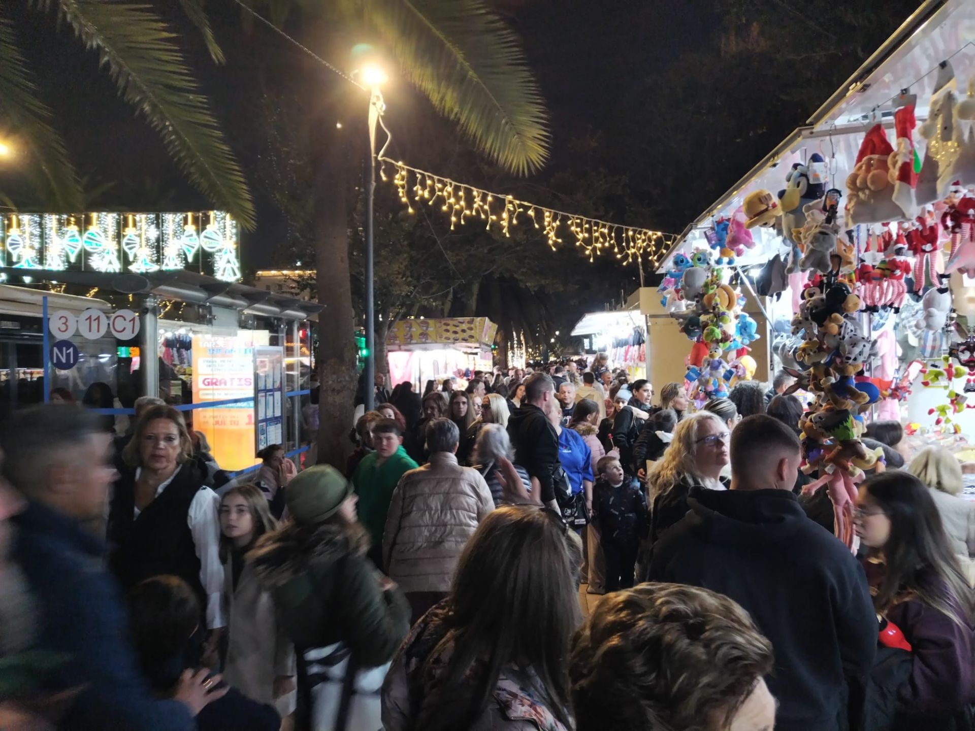Weihnachtsmarkt am Paseo del Parque in Málaga wieder geöffnet