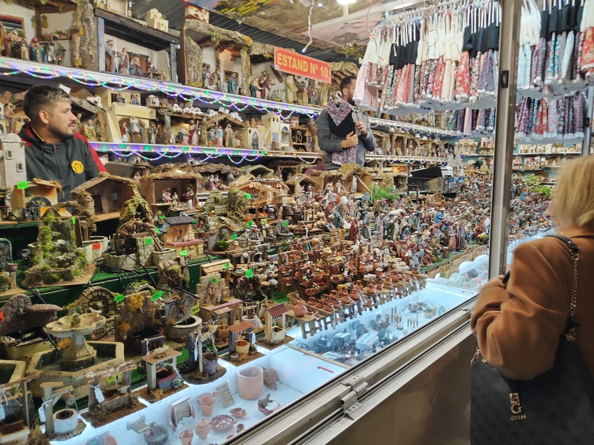 Weihnachtsmarkt am Paseo del Parque in Málaga wieder geöffnet