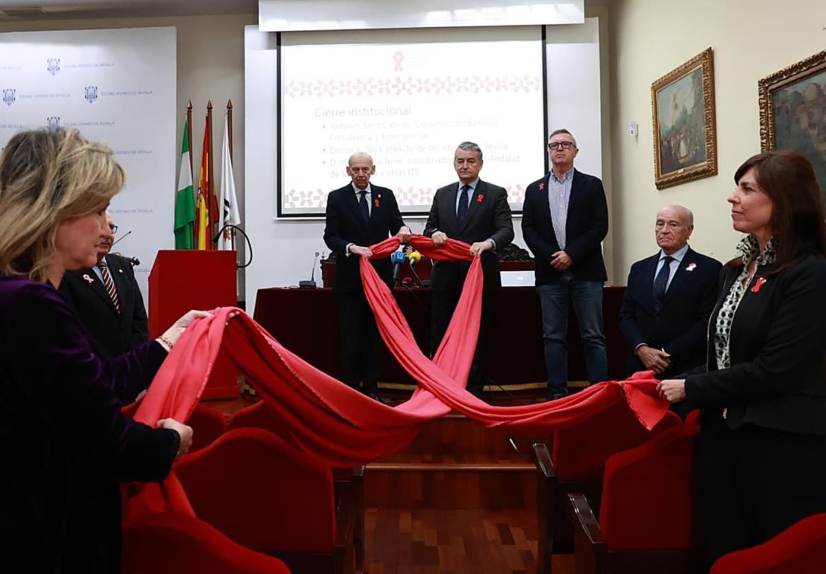 Andalusiens Gesundheitsminister Antonio Sanz bei einer Veranstaltung vum Welt-Aids-Tag in Sevilla am Montag.