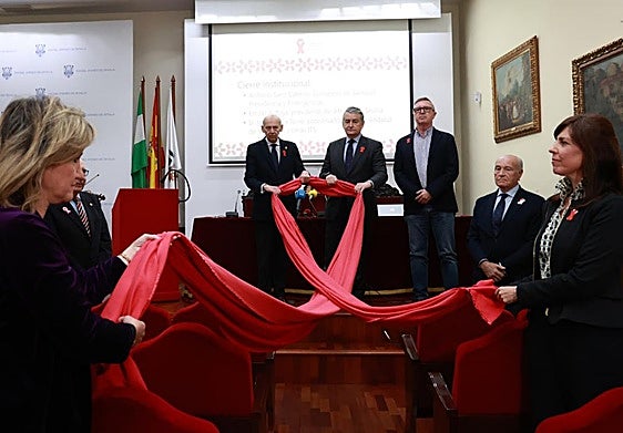 Andalusiens Gesundheitsminister Antonio Sanz bei einer Veranstaltung vum Welt-Aids-Tag in Sevilla am Montag.