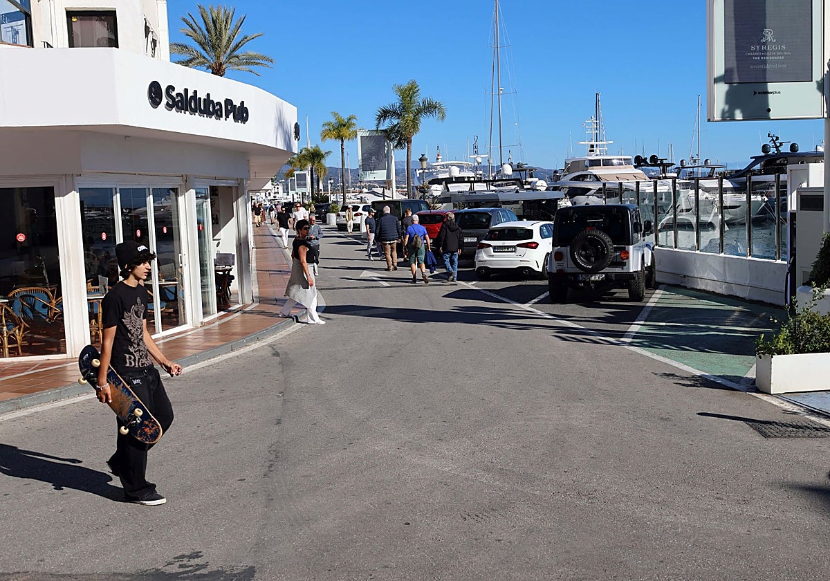 Der TSJA hat das Rathaus verurteilt, das Verfahren zur Legalisierung der Straßen von Puerto Banús einzuleiten.