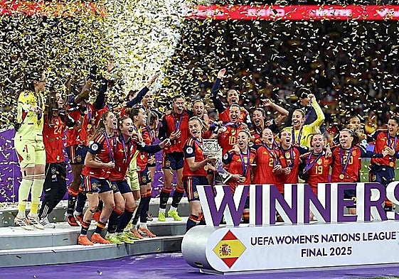 Das spanische Team nach seinem Sieg.