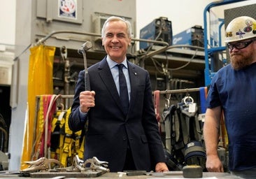 Mark Carney bei einem Treffen mit Metallarbeitern in Calgary am 27. November.