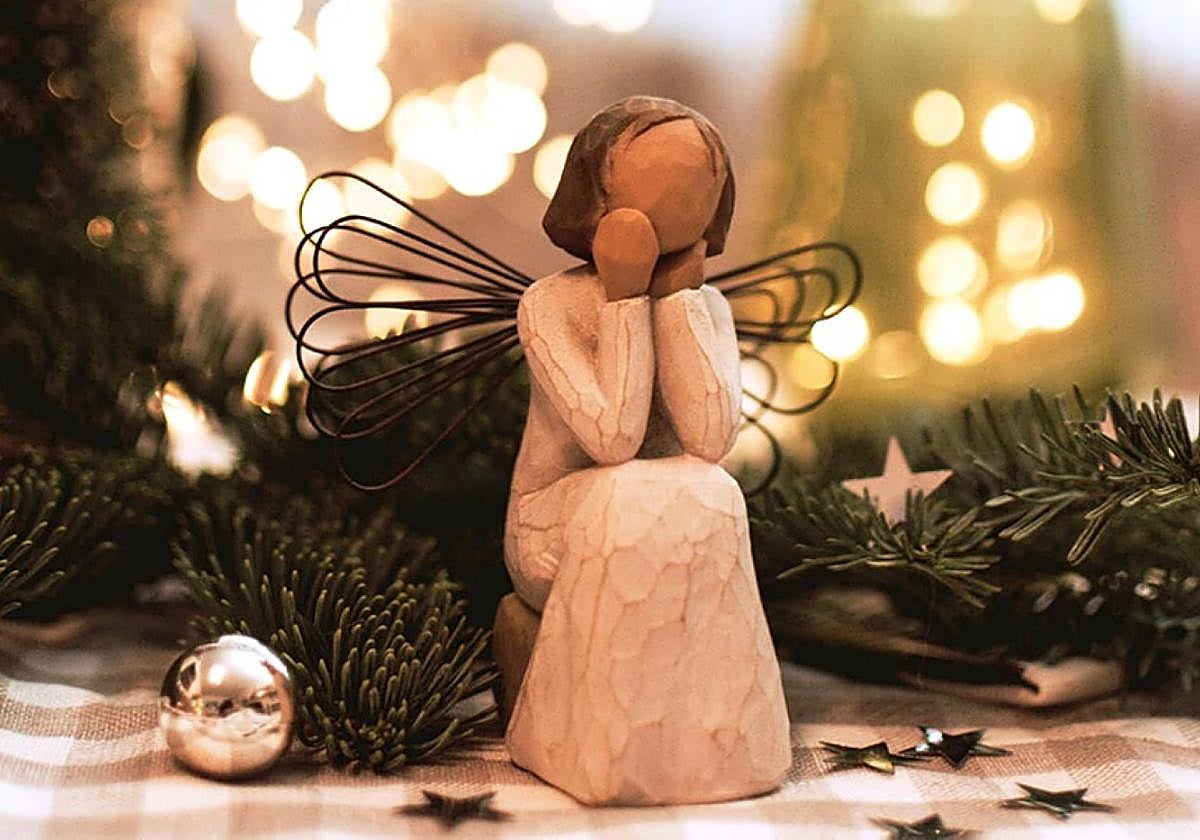 Weihnachtlicher Schmuck in der Kirc he.