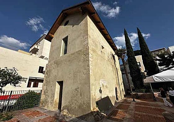 Das Gebäude La Tribuna ist das Älteste in Arroyo de la Miel und Teil einer Papierfabrik aus dem Jahre 1784.