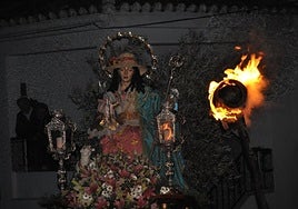Die Virgen de los Rondeles während ihrer Fackelprozession.