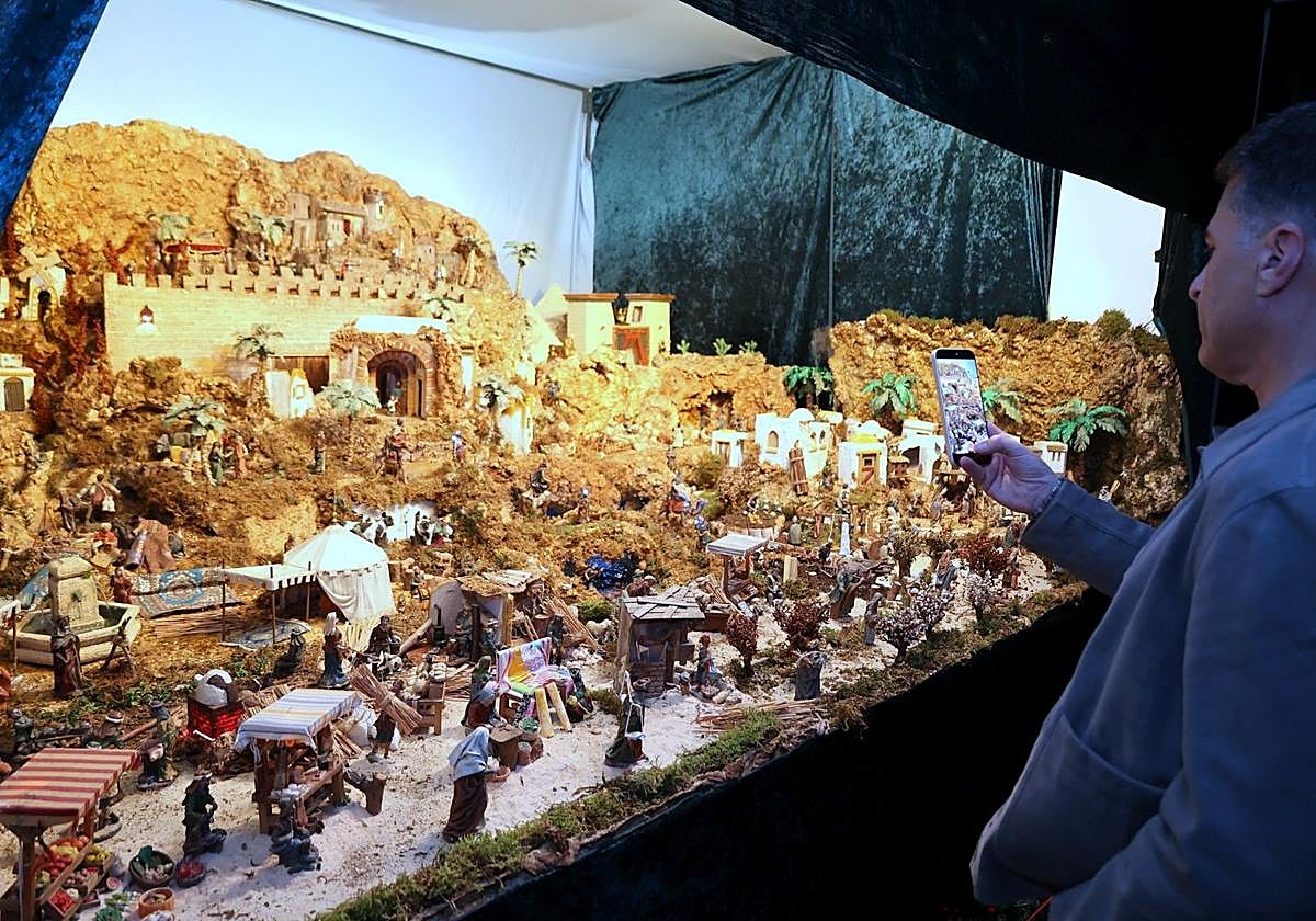 Torrox´ Bürgermeister Óscar Medina lädt zur großen «Krippenroute»