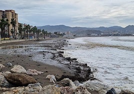 Ein starker Oststurm hat an den Stränden Málagas Verwüstungen angerichtet.