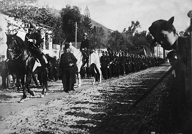 Feierliches Begräbnis des Kommandanten Kretschmann in der Avenida de Príes.
