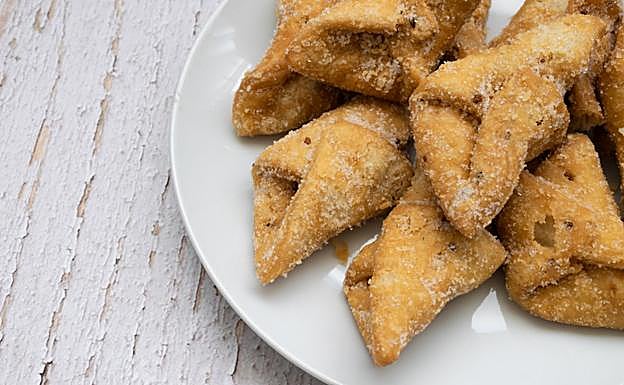 Hausgemachtes Pestiño-Schmalzgebäck.