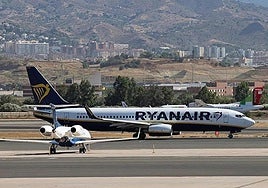 Archivbild eines Ryanair-Flugzeugs am Flughafen Malaga.