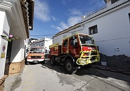 Feuerwehrleute waren in der Nähe des Hauses im Einsatz, in dem sich die Tragödie am 25. Dezember ereignete.