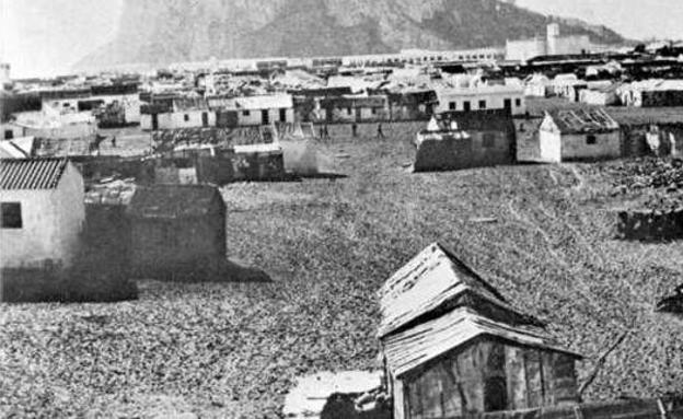 Temporary shacks built by Spanish workers in La Línea (1950s).