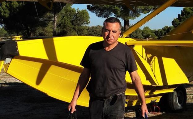 Pilot Juan Carlos Gómez, next to one of the seaplanes. 