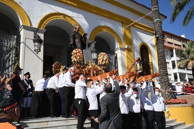 Emotion and tears as processions return to San Pedro