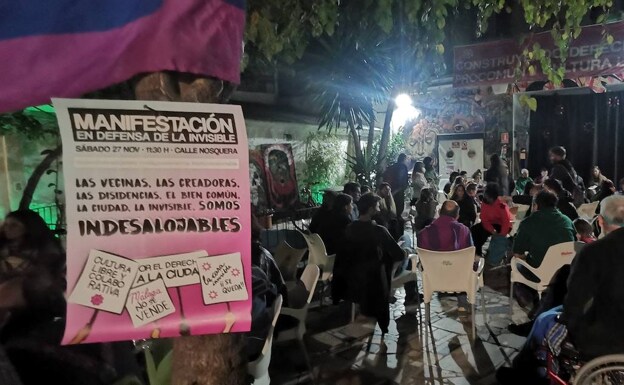 La Casa Invisible's patio during the assembly to discuss actions against their eviction. 