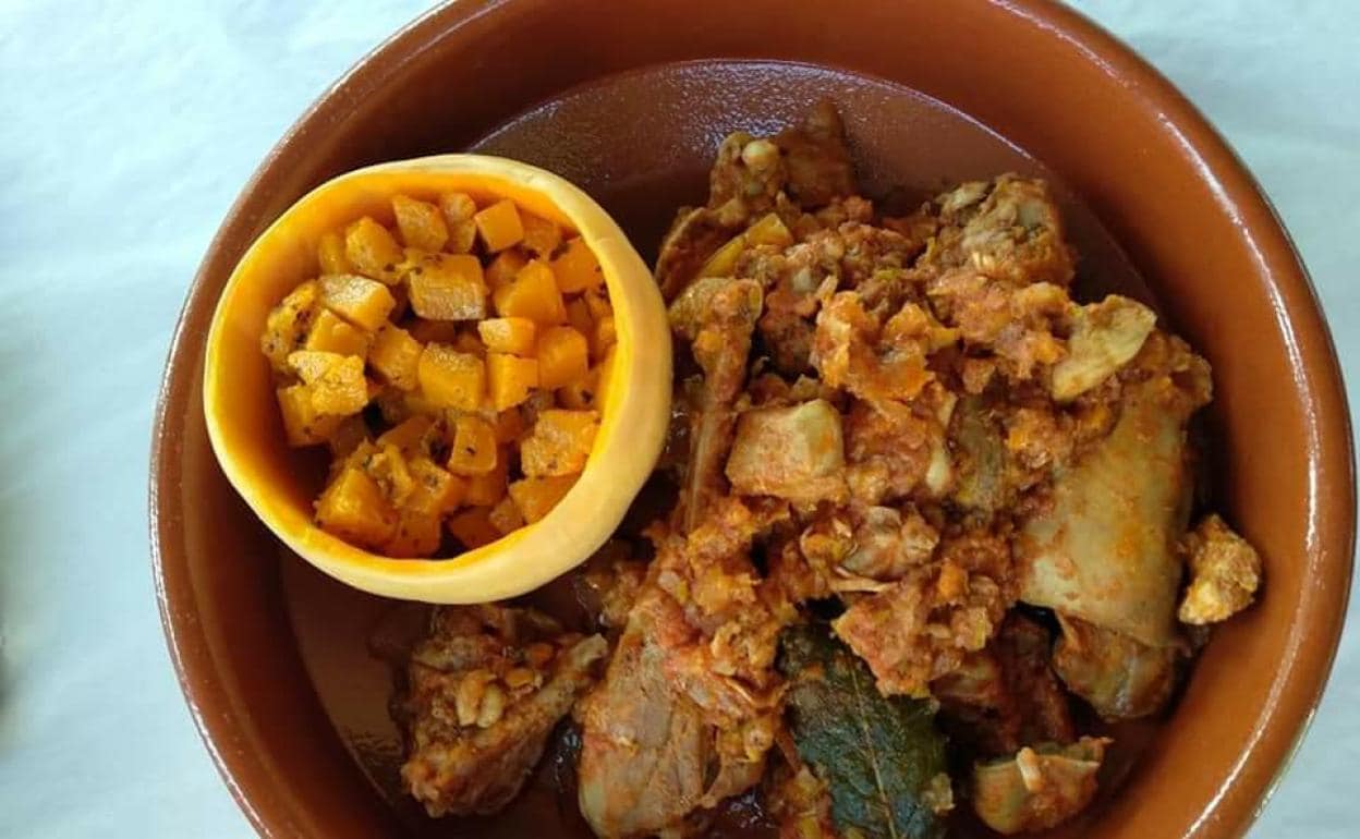 The pumpkin-chicken stew with beer. 