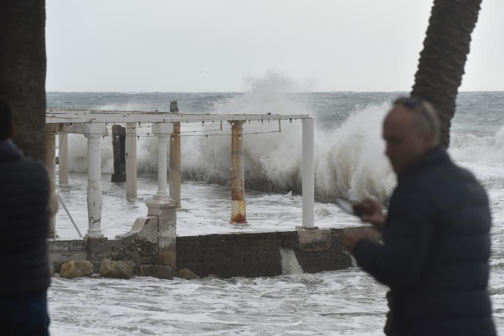 Two people were injured in Malaga province and a beach bar in Fuengirola was flattened. 