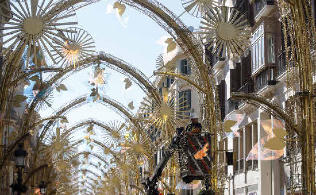 Malaga to avoid Christmas light crowds by leaving show times unannounced