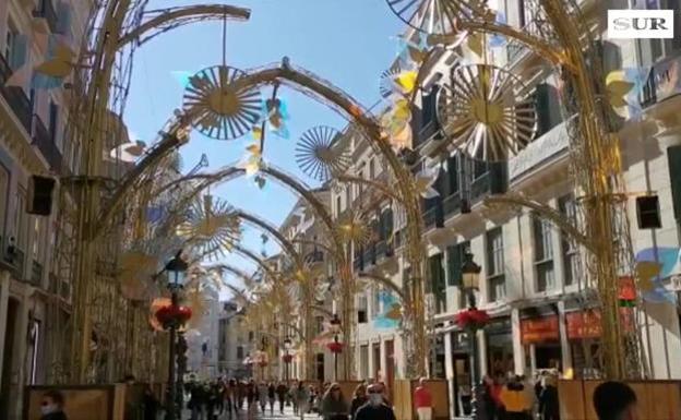This year’s festive ‘forest’ takes shape in Calle Larios