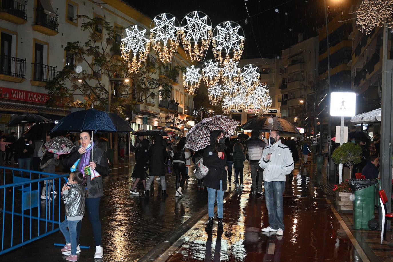 Crowds gathered at Marbella's Christmas lights despite the threat of rain.