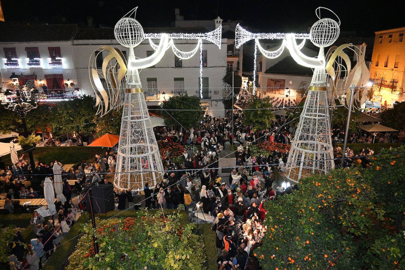 Crowds gathered at Marbella's Christmas lights despite the threat of rain.
