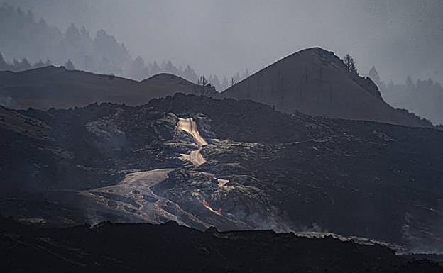 The erupting Cumbre Vieja volcano.