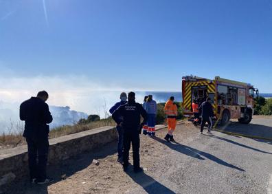 Imagen secundaria 1 - Wildfire in Nerja spreads into Maro natural park