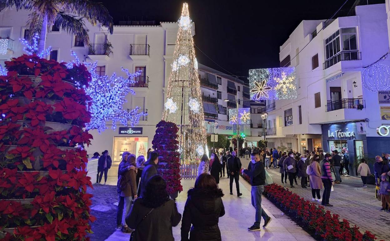 Decorations in Estepona after lights were turned on. 