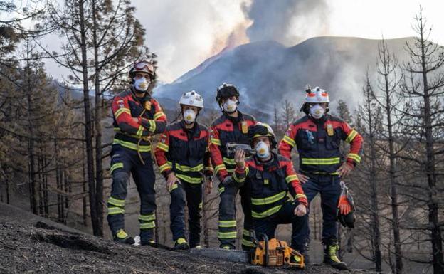 Malaga firefighters, on La Palma. 