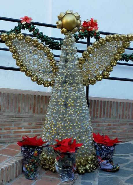 Imagen - An angel outside the town hall building. 