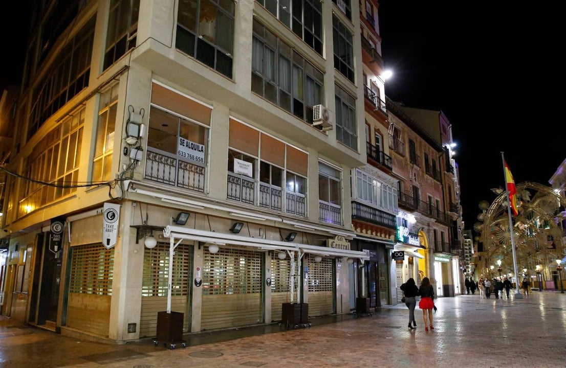 The emblematic establishment lowers its shutters for the last time after a century of trade in the city centre.