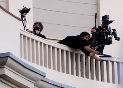Imagen secundaria 1 - New Netflix thriller 'La chica de nieve’ starts shooting in Malaga