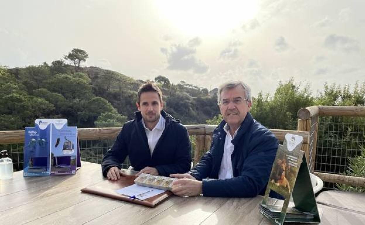 Alberto Martín of Selwo and the mayor of Estepona, José María García Urbano. 